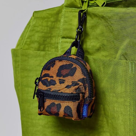 BAGGU Handbags - NWT Baggu Backpack Charm - Leopard